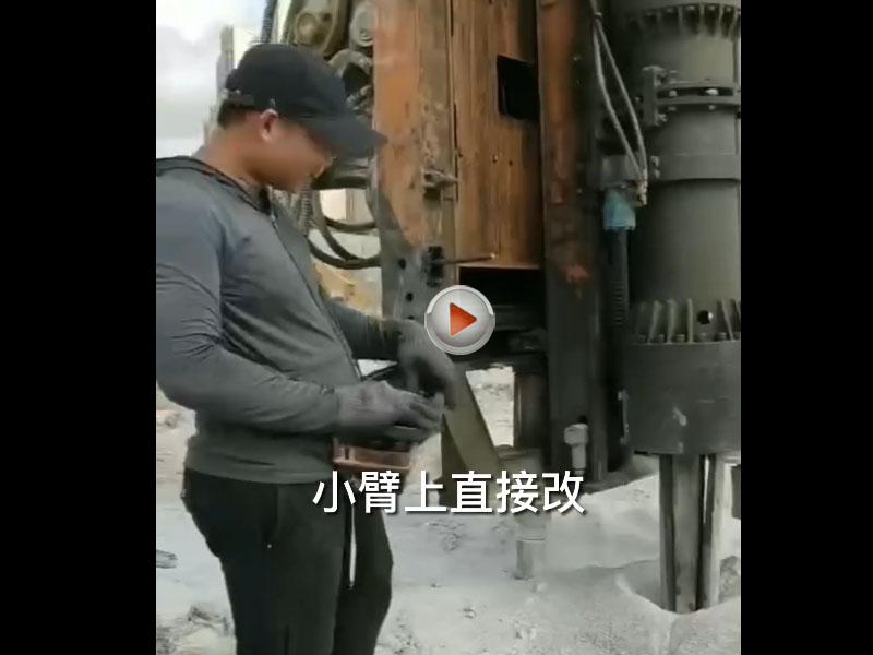 挖機怎么改裝成巖石鉆裂機？